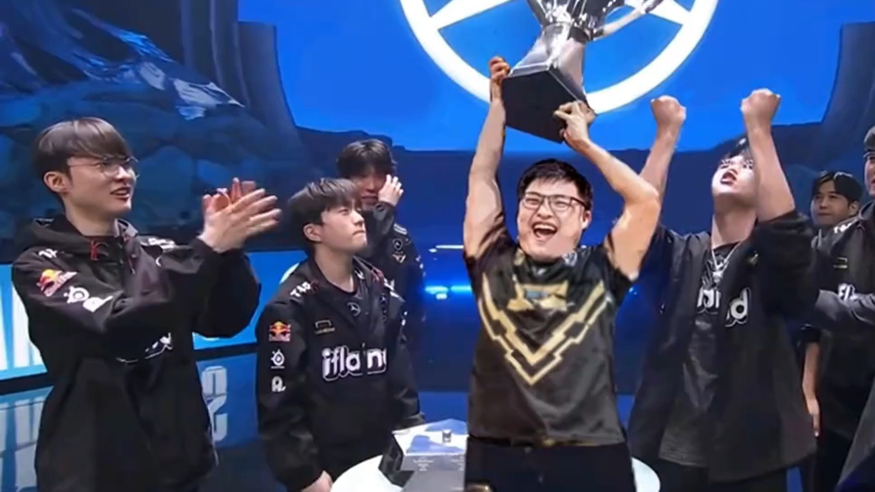 包含Uzi与70激战公牛分钟，战术调整胜负难料！，萨拉赫焦点对战热度持续攀升的词条